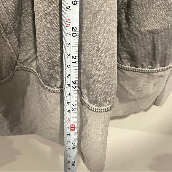 Lululemon No Limit Grey and Grey/Black Stripe Racerback Tank Top Women Sz Small - Picture 8 of 13